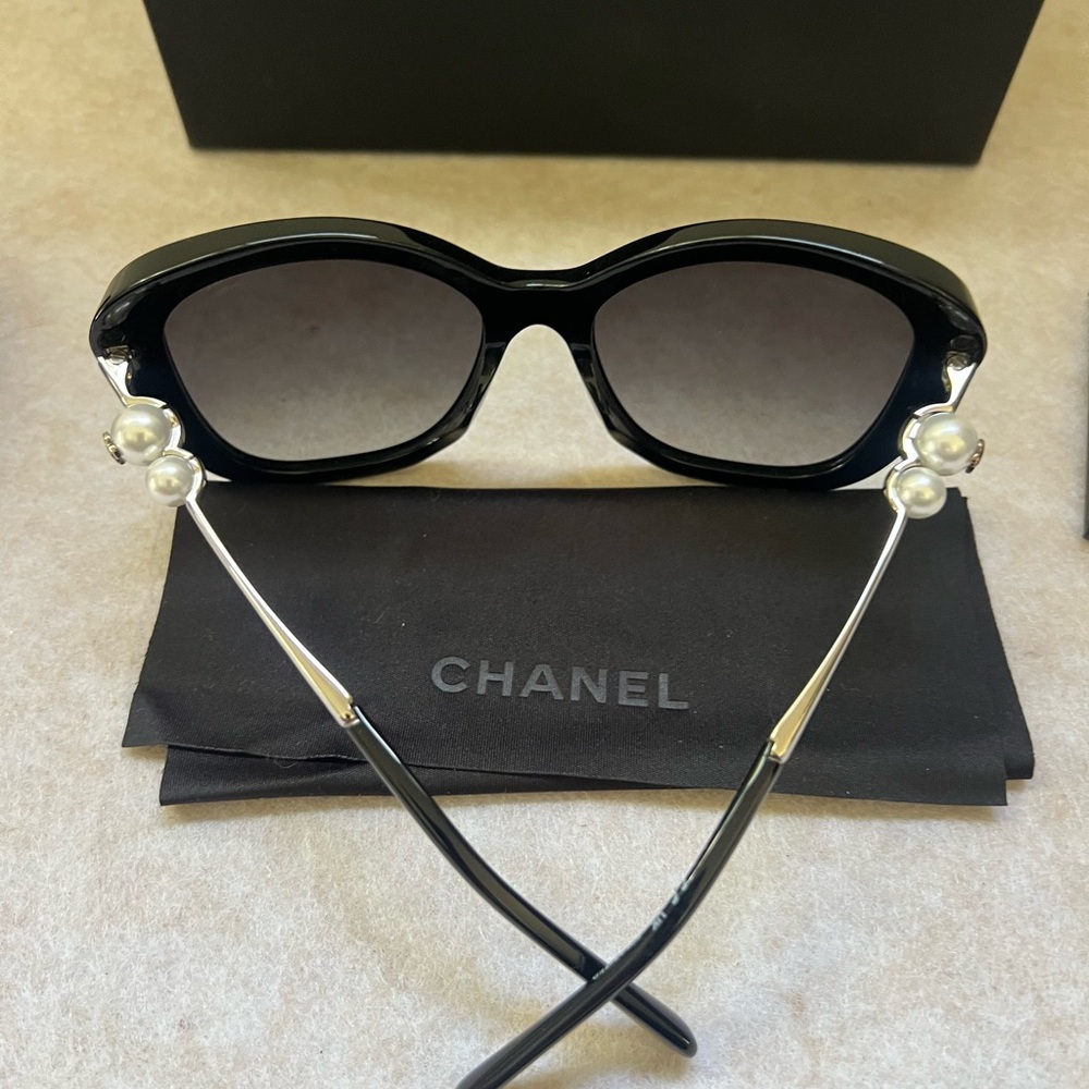 Chanel Black Square Sunglasses with Pearl Detail - Picture 7 of 16